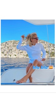 Burcu Esmersoy feet photo thumbnail