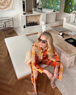 Burcu Esmersoy feet photo thumbnail