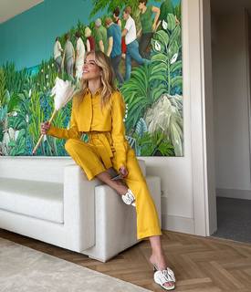 Burcu Esmersoy feet photo thumbnail