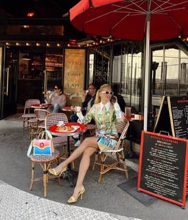 Burcu Esmersoy feet photo thumbnail