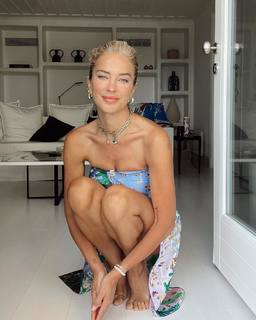 Burcu Esmersoy feet photo thumbnail