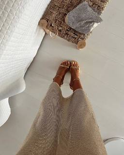 Burcu Esmersoy feet photo thumbnail