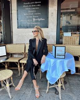 Burcu Esmersoy feet photo thumbnail