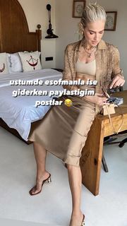 Burcu Esmersoy feet photo thumbnail