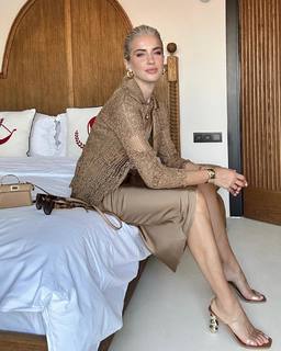 Burcu Esmersoy feet photo thumbnail