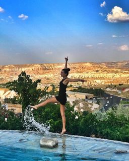 Burcu Kiratli feet photo 4