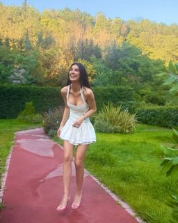 Burcu Kiratli feet photo 11