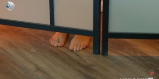 Burcu Özberk feet photo thumbnail