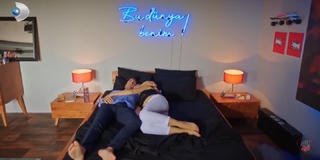 Burcu Özberk feet photo thumbnail