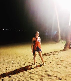 Burcu Özberk feet photo thumbnail