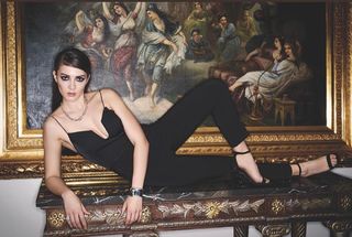 Burcu Özberk feet photo thumbnail