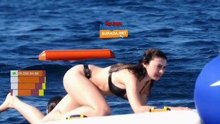 Burcu Özberk feet photo thumbnail