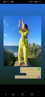 Burcu Özberk feet photo thumbnail