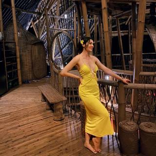 Burcu Özberk feet photo thumbnail