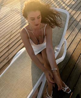 Burcu Özberk feet photo thumbnail