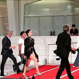 Burcu Özberk feet photo thumbnail
