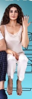 Burcu Özberk feet photo thumbnail