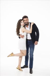 Burcu Özberk feet photo thumbnail