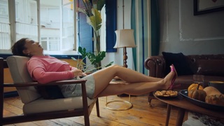 Burcu Özberk feet photo thumbnail