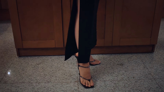 Burcu Özberk feet photo thumbnail