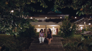 Burcu Özberk feet photo thumbnail
