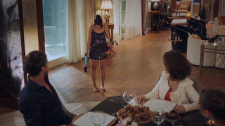 Burcu Özberk feet photo thumbnail