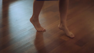 Burcu Özberk feet photo thumbnail