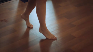 Burcu Özberk feet photo thumbnail