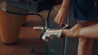 Burcu Özberk feet photo thumbnail