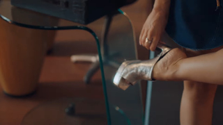 Burcu Özberk feet photo thumbnail