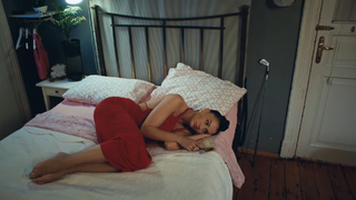 Burcu Özberk feet photo thumbnail