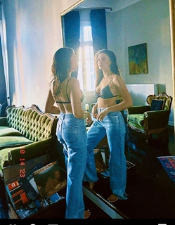 Burcu Özberk feet photo thumbnail