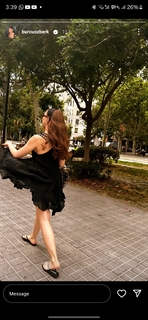 Burcu Özberk feet photo thumbnail