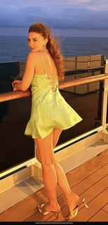 Burcu Özberk feet photo thumbnail