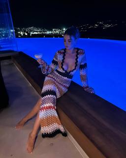 Burcu Özberk feet photo thumbnail