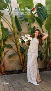 Burcu Özberk feet photo thumbnail