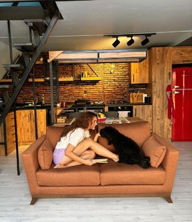 Burcu Özberk feet photo thumbnail