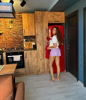 Burcu Özberk feet photo thumbnail