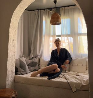 Burcu Özberk feet photo thumbnail