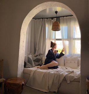 Burcu Özberk feet photo thumbnail