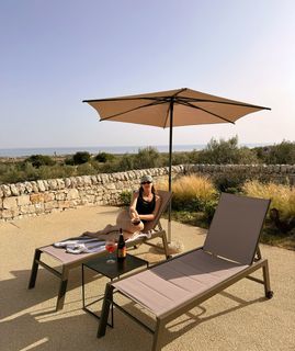 Burcu Özberk feet photo thumbnail