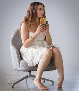 Burcu Özberk feet photo 2