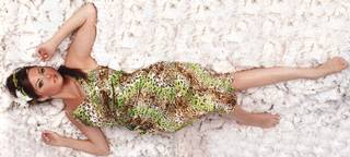 Bushra feet photo thumbnail