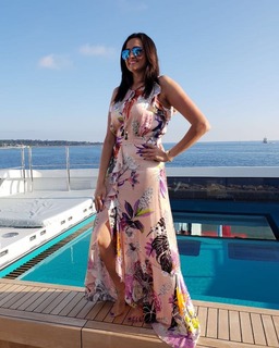 Bushra feet photo thumbnail