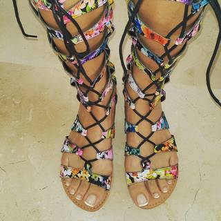 Bushra feet photo thumbnail