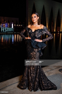 Bushra feet photo thumbnail