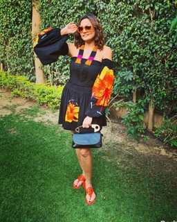 Bushra feet photo thumbnail