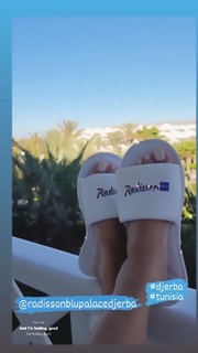 Bushra feet photo thumbnail