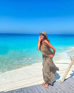 Bushra feet photo thumbnail