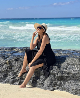 Bushra feet photo thumbnail